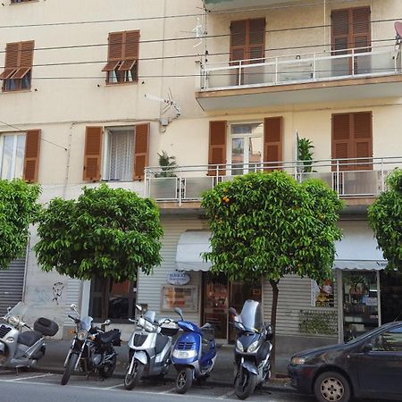 Ari Guest House Специя Экстерьер фото